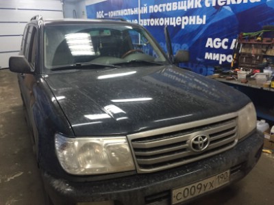 Установка лобового стекла Toyota LANDCRUISER HDJ100 (5D) 1998-2007