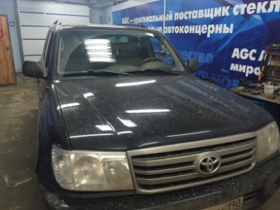 Установка лобового стекла Toyota LANDCRUISER HDJ100 (5D) 1998-2007