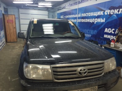 Установка лобового стекла Toyota LANDCRUISER HDJ100 (5D) 1998-2007