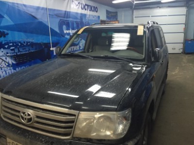 Установка лобового стекла Toyota LANDCRUISER HDJ100 (5D) 1998-2007