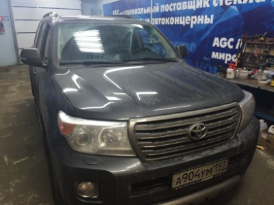 Установка лобового стекла Toyota LANDCRUISER HDJ100 (5D) 1998-2007