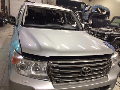 Установка лобового стекла Toyota Landcruiser (J200) V8 2008-