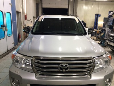 Установка лобового стекла Toyota Landcruiser (J200) V8 2008-