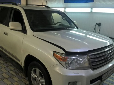 Установка лобового стекла Toyota Landcruiser 200 V8 (5d) 2007-2012