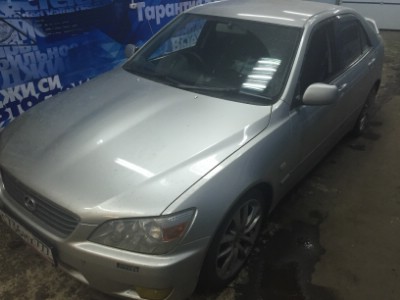 Установка лобового стекла Toyota LEXUS IS200IS300ALTEZZA 4D SED 1999-2005