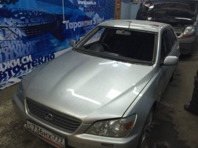 Установка лобового стекла Toyota LEXUS IS200IS300ALTEZZA 4D SED 1999-2005