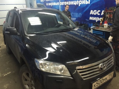 Установка лобового стекла Toyota RAV-4 2006-2012