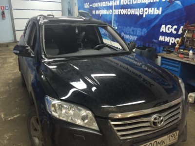 Установка лобового стекла Toyota RAV-4 2006-2012