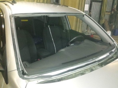 Установка лобового стекла Toyota RAV-4 2006-2010