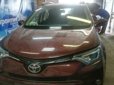 Установка автостекла Toyota Rav 4 2016-