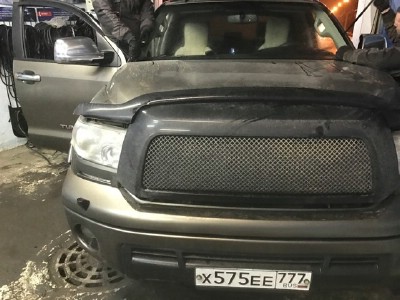 Установка лобового стекла Toyota Tundra 2007-