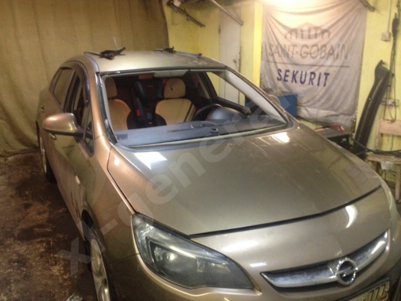 Лобовое стекло Opel Astra J