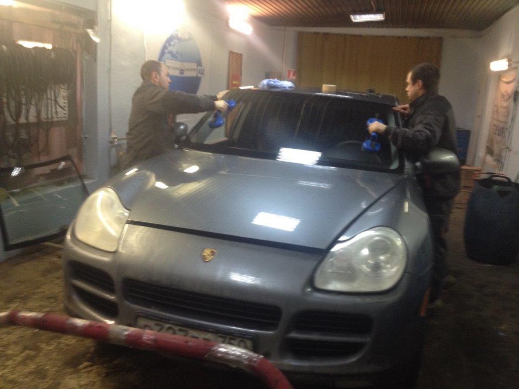 Установка автостекла Porsche Cayenne 5D 2002-