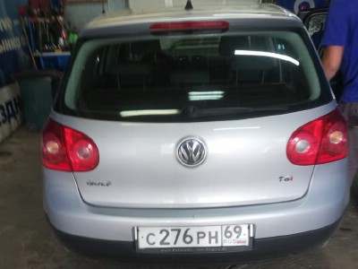 Установка заднего левого стекла Volkswagen Golf V 2003-2008