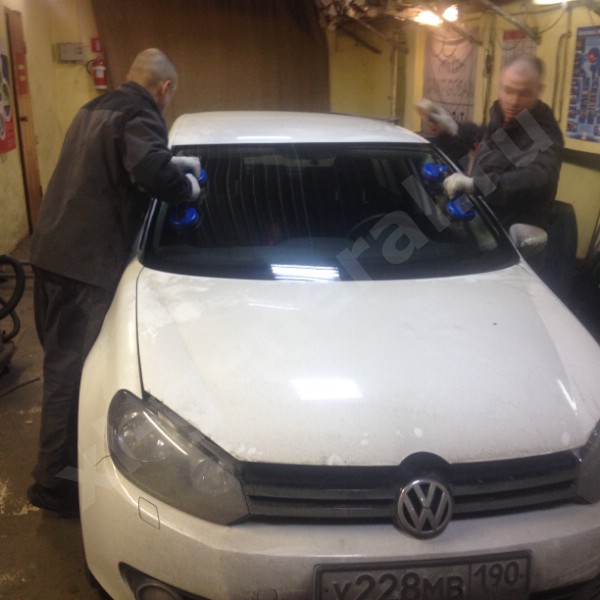 Лобовое стекло Volkswagen VI 2008