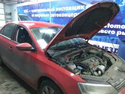 Установка лобового стекла VOLKSWAGEN JETTA 4D SED 2011-