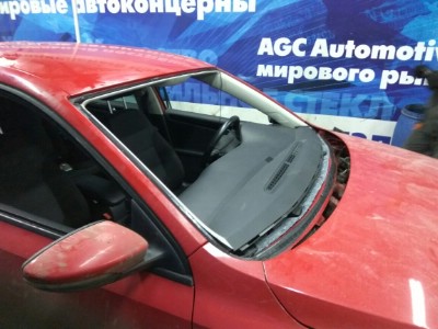 Установка лобового стекла VOLKSWAGEN JETTA 4D SED 2011-