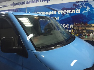 Установка лобового стекла Volkswagen MULTIVAN T5 -