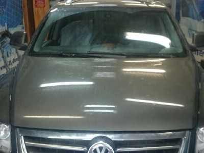 Установка лобового стекла Volkswagen Touareg 2002-