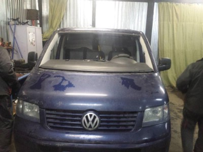 Установка лобового стекла Volkswagen Multivan / Transporter T5 2003-2009