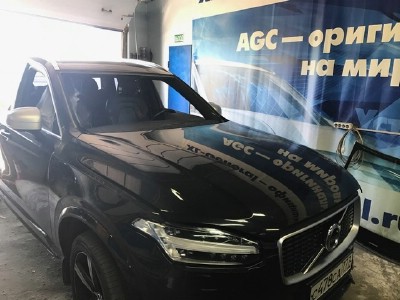 Установка лобового стекла Volvo XC90 -