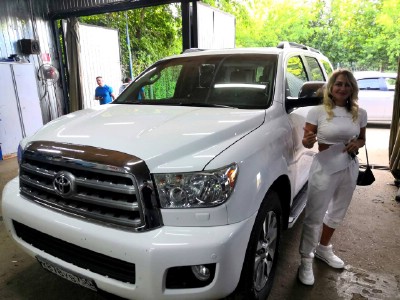 Установка заднего стекла Toyota Sequoia 2008-