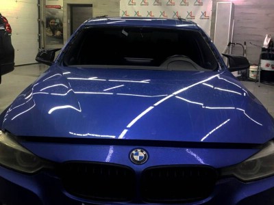 Установка лобового стекла BMW -