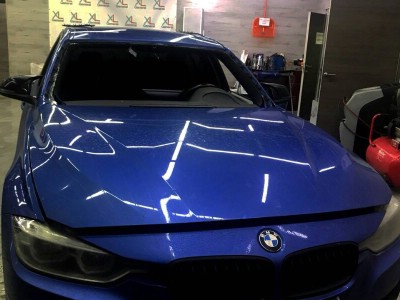 Установка лобового стекла BMW -