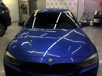 Установка лобового стекла BMW -