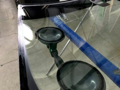Установка лобового стекла BMW 5 E60 2003-2007