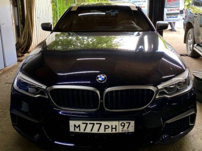 Установка лобового стекла BMW 5 G30 M550D