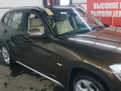 Установка лобового стекла BMW X1 E84 2009-2015