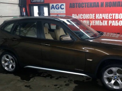 Установка лобового стекла BMW X1 E84 2009-2015