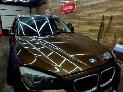 Установка лобового стекла BMW X1 E87 2009-2015