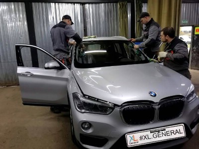 Установка лобового стекла BMW X1 F48 2016-