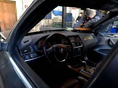 Установка лобового стекла BMW X3 F25 -