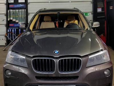 Установка лобового стекла BMW X3 F25 2012-2017