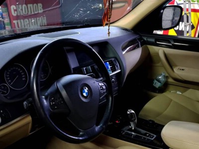 Установка лобового стекла BMW X3 F25 2012-2017