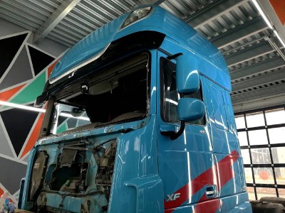 Установка лобового стекла Daf XF 2006-