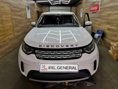 Установка лобового стекла Land Rover Discovery 2017-