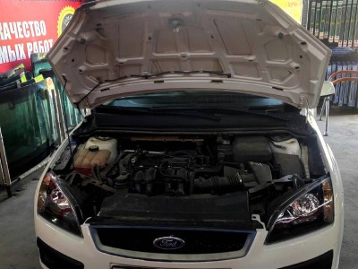 Установка лобового стекла Ford Focus II 2004-2011