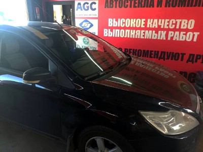 Установка лобового стекла Ford Focus II 2004-2011