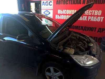 Установка лобового стекла Ford Focus II 2004-2011