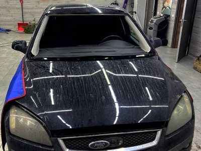 Установка лобового стекла Ford Focus II 2006-2011