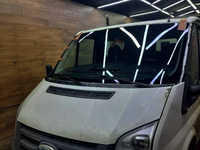 Установка лобового стекла Ford Transit 2000-2013