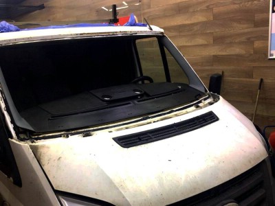 Установка лобового стекла Ford Transit 2000-2013