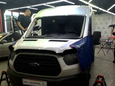 Установка лобового стекла Ford Transit 2014-