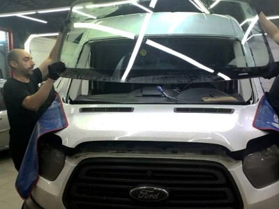 Установка лобового стекла Ford Transit 2014-