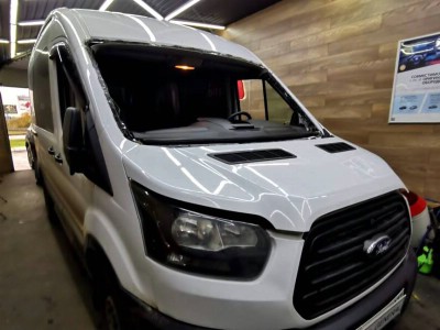 Установка лобового стекла Ford Transit 2014-