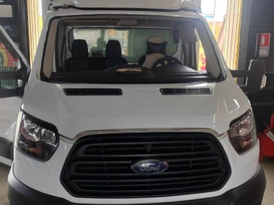 Установка лобового стекла Ford Transit 2014-